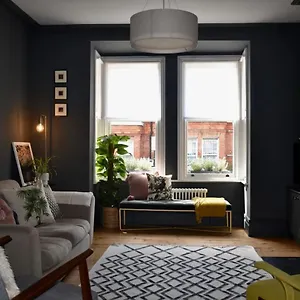 3 Bedroom Beautiful Townhouse In Prime Location Brighton