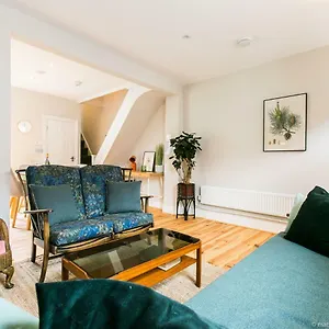 Exquisite 3bdr Botanical Oasis In Brighton